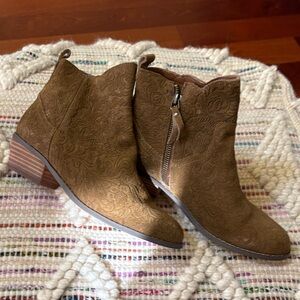 Brown suede Ankle Boots